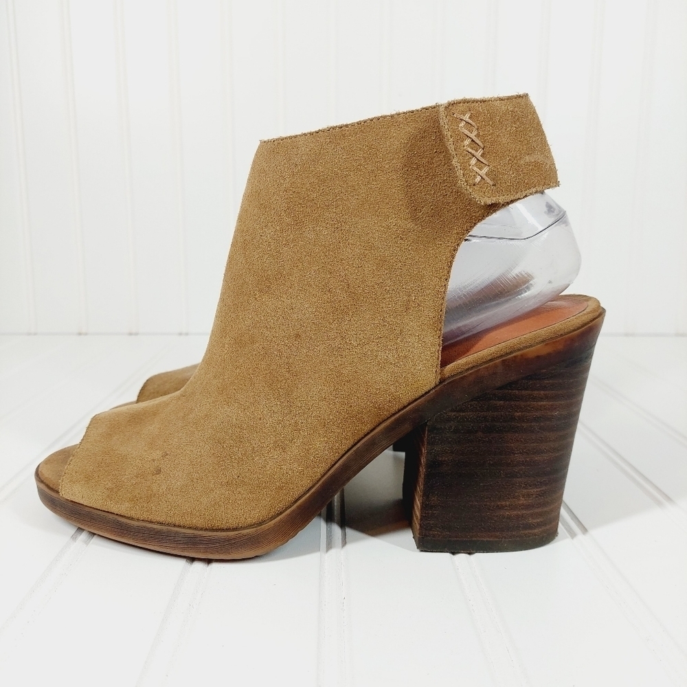 LUCKY BRAND Odenah Suede Peep Toe Booties A827